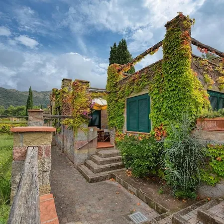 Holiday home Trilocale Sant'anna Vicolo Del Mughetto - Goelba
