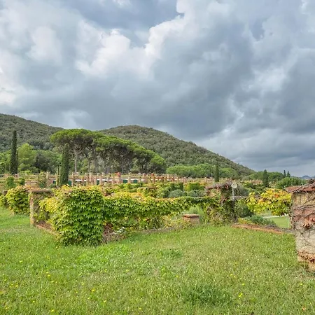 Holiday home Trilocale Sant'anna Vicolo Del Mughetto - Goelba